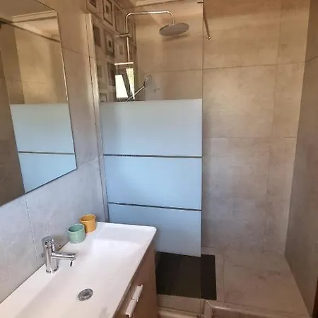 Anna Garden Sidárion